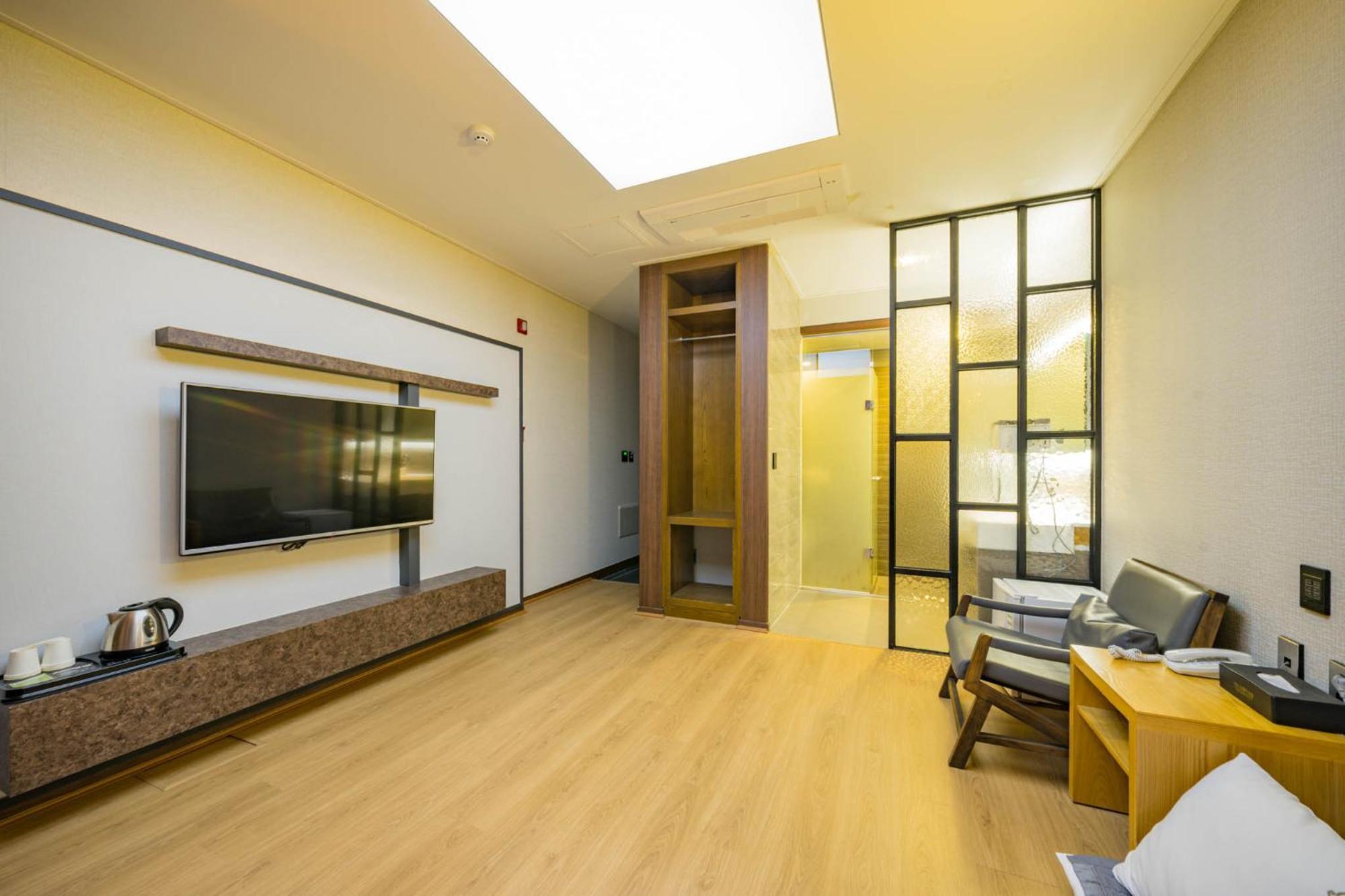 Yeosu Stay Hotel Szoba fotó