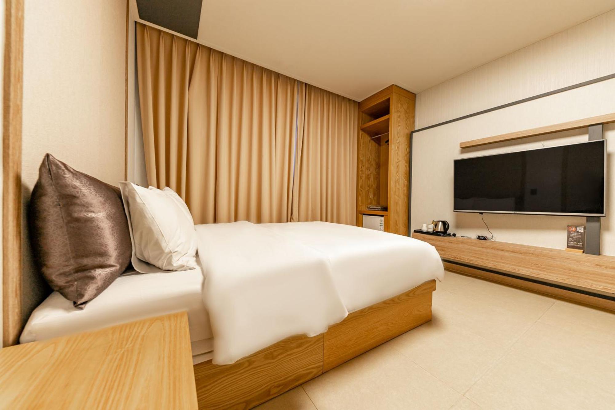 Yeosu Stay Hotel Szoba fotó